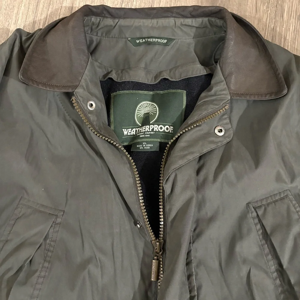 Weatherproof Men’s Multi-pocket Jacket with Detachable Lining Size XL w/ Leather